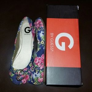 🌹G by Guess Floral Flats